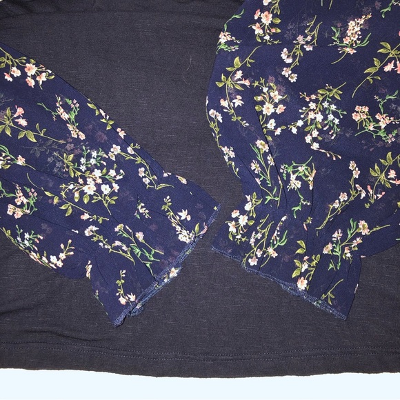 Suzanne Betro Navy & Floral Ruffle Sleeve Top, Sz L - Picture 8 of 11